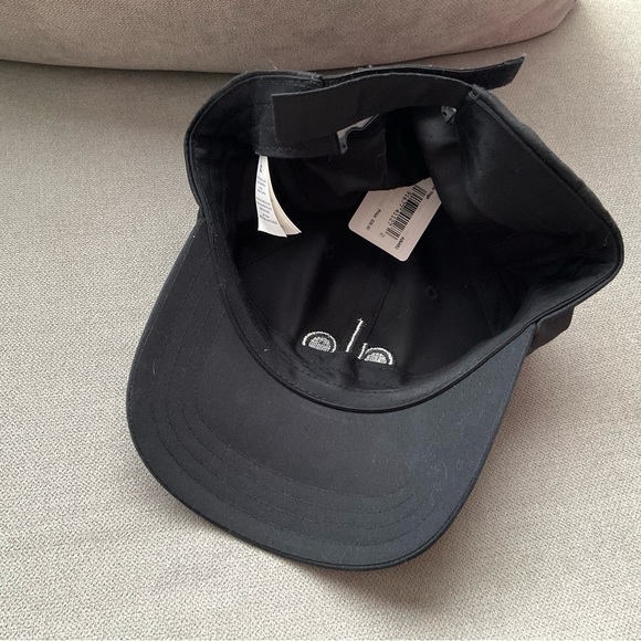 Alo Yoga Off-Duty Cap Black/Black - Picture 11 of 13